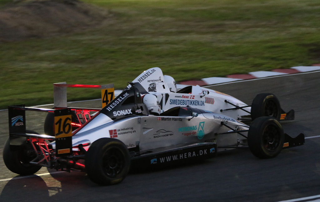 Martin Harritz angriber Mads Hoe.
(Foto: Motorsporten.dk)